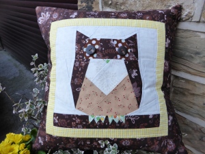 secon try owl cushion 002